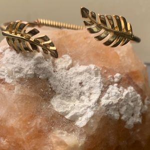 Kinsley Armelle gold leaf bracelet!